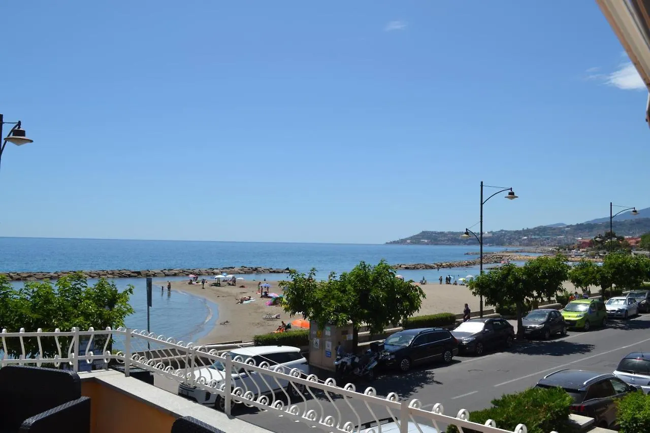 Ca' De Gino Apartment Santo Stefano al Mare 0*,